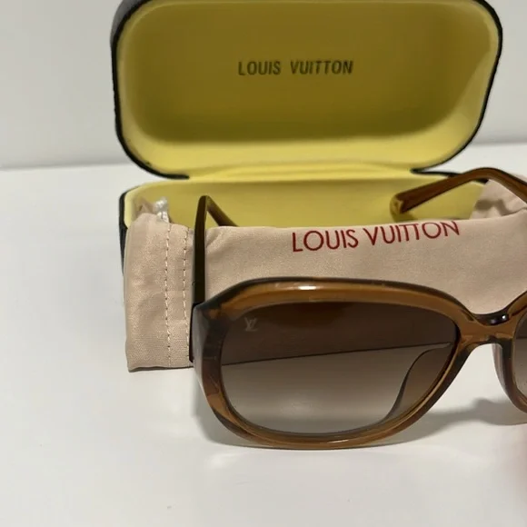 Louis Vuitton 'Obsession GM' Glitter Honey sunglasses. - Picture 2 of 8